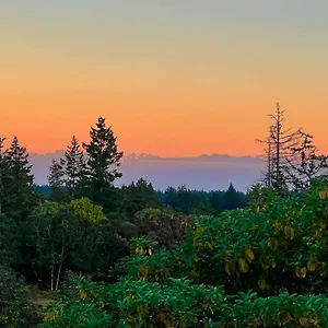  Apartment Olympic Views - Cozy Modern 2br Canada