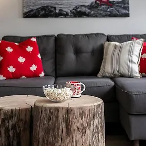  Apartment Lovely 2 Bedroom Steps From The Canada